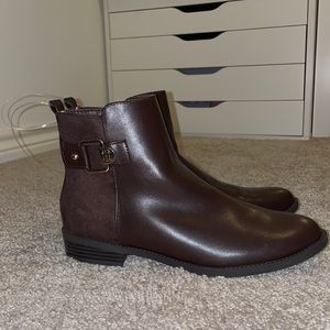 NWT Tommy Hilfiger Zip up boots 9.5 Women’s